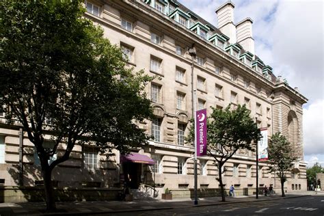 Trafalgar square is a public square in the city of westminster, central london, built around the area formerly known as charing cross. Premier Inn London County Hall Hotel - Hotels in Waterloo ...