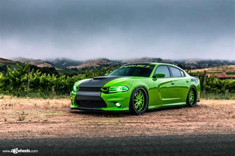 Dodge Charger Srt 392 Gets New Wheels Maxtuncars