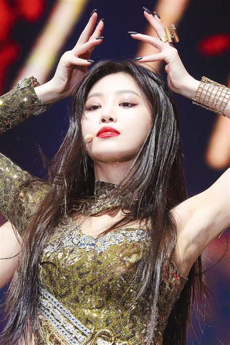 43 kg (94 lbs) blood type: soojin pics on Twitter in 2020 | Korean girl groups, Kpop ...