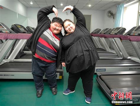 「85後」の極度の肥満夫婦、減量後の夢は親になること 人民網日本語版 人民日報
