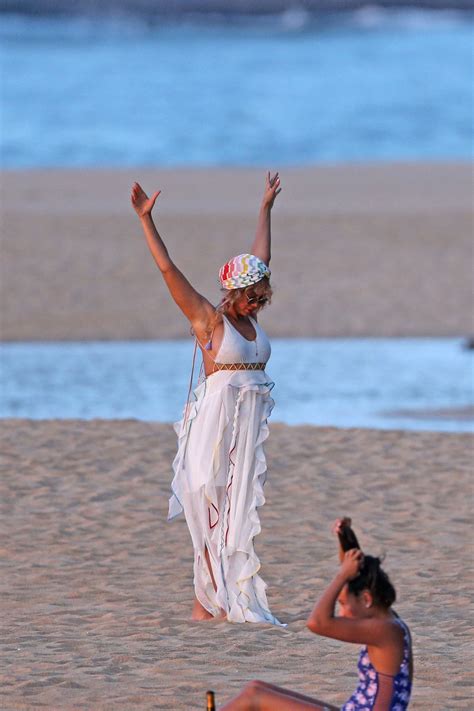 Beyonce Seen On The Beach In Hawaii