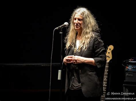 È la nostra casa e da qui rivendichiamo con orgoglio il nostro posto nel mondo. √ Concerti 2020 Patti Smith rimandata al 2021 data di ...