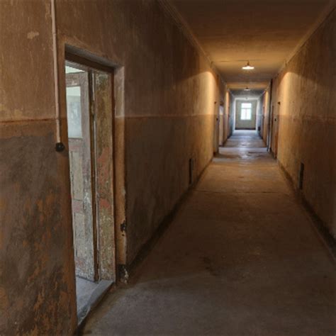 Posted at 09:30h in blog, destinations, europe the tour of the auschwitz birkenau museum cost 35 polish zloty and the headset for the walking tour. Virtual Tour - Block 10. Corridor