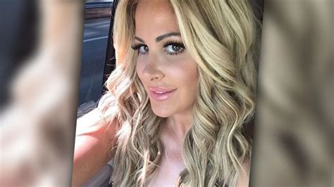 kim zolciak taunts with topless tease in must see photo reality star shows off fab figure