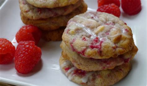 I've tried a lot of white chocolate macadamia nut cookies recipes but this recipe right here!!!! Easy Raspberry White Chocolate Macadamia Nut Cookie Recipe ...