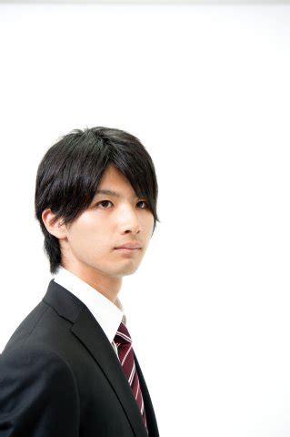 Rambut gondrong ikal pengen model two block | korean hairstyle. 10 Gaya Rambut Ala Korea untuk Pria yang Ingin Tampil Hits ...