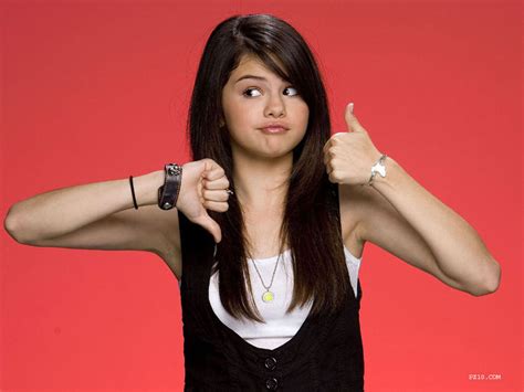 Selena gomez has been in new york city for the past few months, shooting her upcoming hulu comedy only murders in the building. selena - Selena Gomez Wallpaper (12431190) - Fanpop