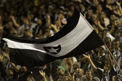O botafogo já está rebaixado para a segunda divisão do campeonato brasileiro desde a 34ª rodada, mas ainda tem que cumprir tabela até o final da competição. Goias x Botafogo | Torcida. Goias x Botafogo , pelo ...