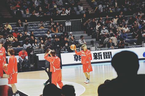 なんと次女である町田瑠唯選手が バスケットボールを自らはじめます。 父親はバスケットボールをはじめた 次女に喜び、気が変わらないうちに バッシュ . #町田瑠唯 hashtag on Twitter
