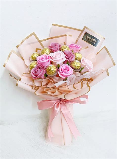 今季も再入荷 Luxury Handmade Soap Flower Bouquet Roses Carnations T Box