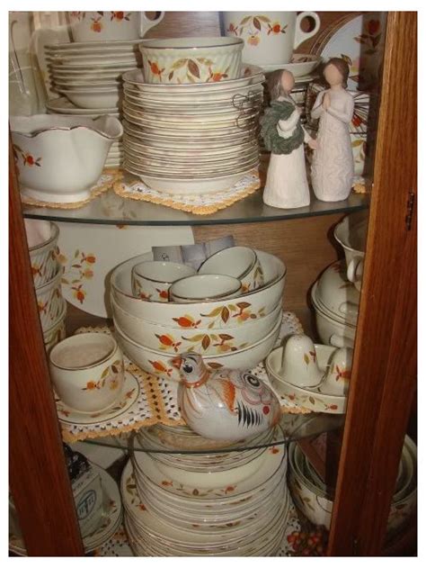 This is a great autumn crafts for kids, but this great leaf craft can be made all year round. Autumn Leaf dinnerware by Hall China