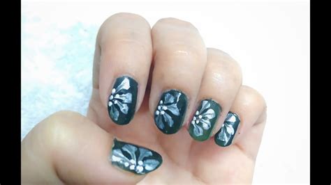 Choose easy flowers to make during the initial experiments. Easy flower nail art using a toothpick II Nail art without ...