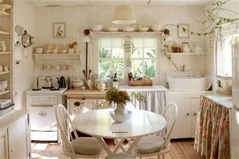 Arredamento shabby chic, mobili provenzali dai colori tenui o decapati, mobili francesi e mobili in legno bianchi.tante idee per creare un'atmosfera romantica e rilassante.i mobili shabby chic vengono intenzionalmente trattati con una speciale tecnica per dare un aspetto voluto di mobile datato e rovinato.forme più eleganti e chic per lo stile provenzale. Riciclo e riutilizzo del mobile: un tocco di eleganza con ...