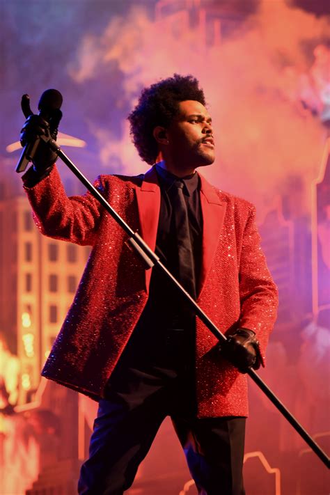The Weeknds Super Bowl Outfit Took Over 250 Hours To Make The Weeknd