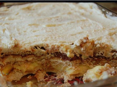 Arrange on serving plates with the berries, dust with powdered sugar and garnish with mint. Looks good! | Portuguese recipes, Desserts, Cookie pudding ...