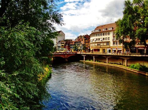 Para encontrar las coordenadas de bcn, haga clic en buscar latitud y longitud después de ingresar el nombre de la ubicación en el control y obtenga un resumen completo de latitud y longitud. Foto: Pont Kuss - Strasbourg (Alsace), Francia