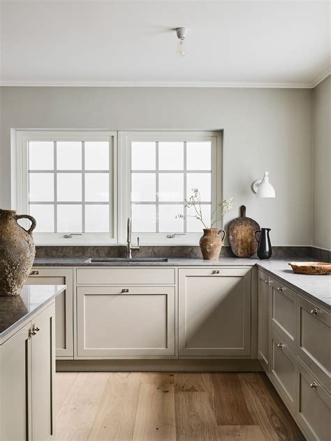 Ben je helemaal hierheen gescrold om over light greige te lezen? Current Crush: Greige Cabinetry | All Sorts Of