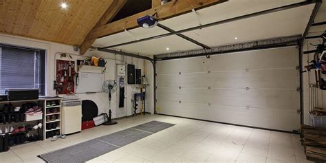 A residential garage is a walled, roofed structure for storing a vehicle or vehicles that may be part of or attached to a home (attached garage), or a separate outbuilding or shed (detached garage). Quel prix pour une porte de garage