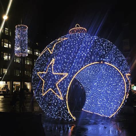 You don't really need to shell out the big bucks for those giant outdoor ornaments, in fact, you can make your very. Commercial Grade Outdoor Christmas Lights Giant Walk ...