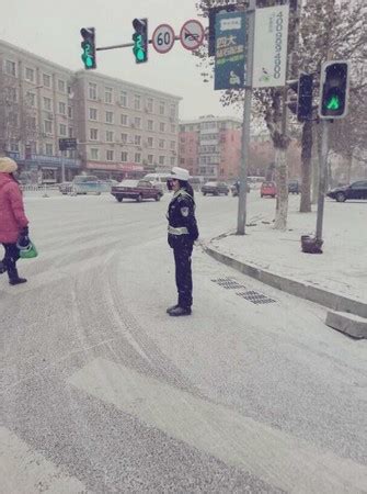 Manage your video collection and share your thoughts. 大連「正妹交警」冒雪指揮 網友：這樣更容易出車禍 | ETtoday大陸新聞 | ETtoday 新聞雲