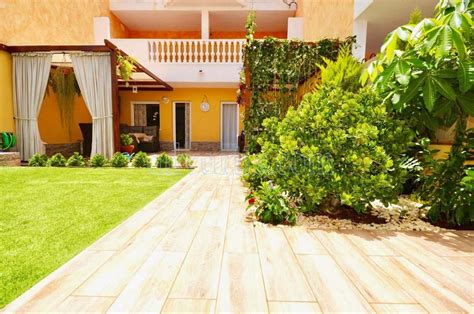 The apartment are fitted with two separate bedrooms, one large bedroom with a double bed and ensuite bathroom and a smaller bedroom with two single beds and a separate shower room. 4 bedroom apartment for sale in Tenerife Los Cristianos € ...