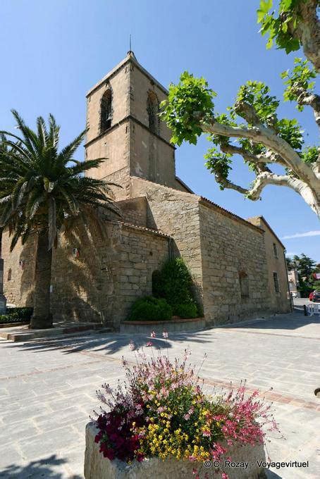 Prüfen sie preis und verfügbarkeit! Grimaud mit Blick auf die Kirche St. Michael, Frankreich