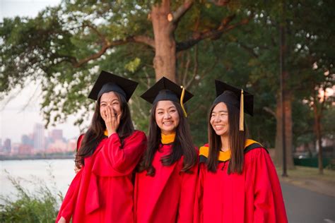 College graduation statistics indicate a decline in graduation rates among older students while students who enroll as teenagers are most likely to 12% of all annual graduates earn their college degrees in california. Top Colleges Whose Graduates Earn the Most Money | Reader ...
