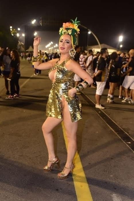 Sem Calcinha Juliana Isen Mostra Demais Em Ensaio Da Unidos Do Peruche Bol Fotos Bol Fotos