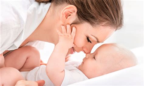 La lactancia materna tiene muchos beneficios para la salud de la madre y el niño. 10 Beneficios de la lactancia materna para la madre