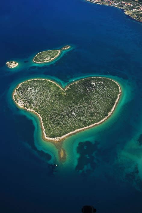 It is located in zadarski kanal between zadar and the island of pasman. Galesnjak Island is Heart Shaped and Adorable | The Luxury ...