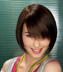 Over summer, the angular fringe haircut rose in prominence and this hairstyle will continue to increase in popularity. Popular Apple Cut Hair styles-9