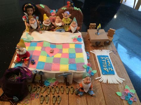 Snow White And 7 Dwarves Birthday Cake Snow White Party Bed Cake Snow
