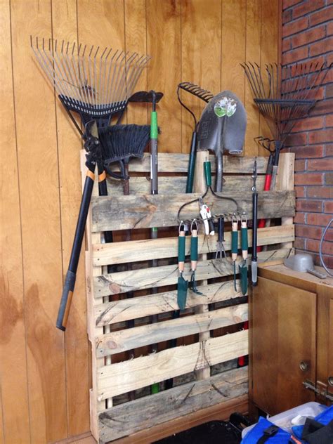 It's definitely not the best quality tool organizer out there. Garden tool organizer made from a pallet and old rake head ...