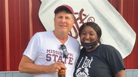 As Starkville Remembers Mike Leach A Restaurant Owner Reveals One Of His Last Acts Flipboard