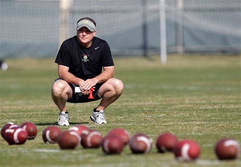 Eagles Hire Oregons Chip Kelly As Coach The New York Times