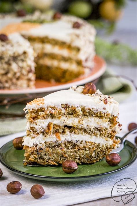 Zucker und eigelbe in einer schüssel mit den schwingbesen des handrührgeräts ca. Rübli-Haselnuss-Torte in 2020 (mit Bildern) | Karotten ...