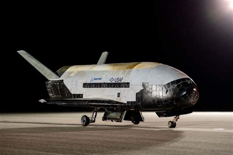 Secretive Us Space Plane X 37b Lands After Record 908 Days In Orbit