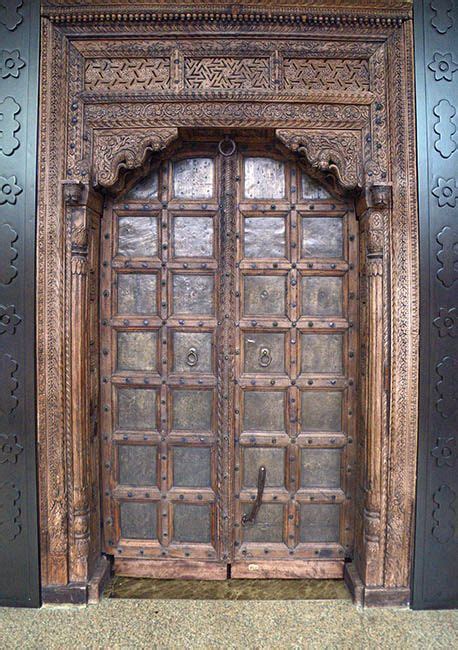 Carved Indian Door In 2020 Indian Doors Wooden Doors Wooden Door Design