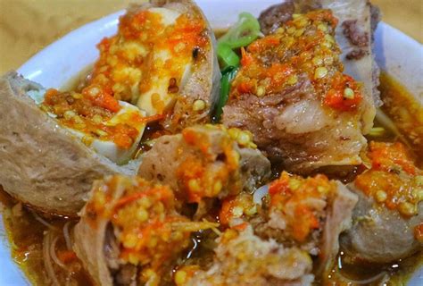 Pencinta bakso dengan cita rasa pedas pasti akan menyukai bakso kuah pedas yang belakangan jadi tren di beberapa daerah. Download Gambar Makanan Bakso Mercon - Gambar Makanan