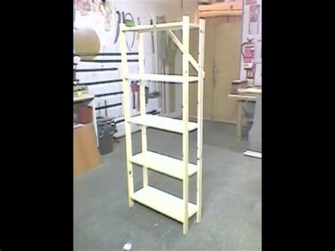 El como hacer un baúl de medidas 60x35x45 cuyos materiales son los materiales usados para la estructura : Como Hacer Una Estantería De Madera - YouTube