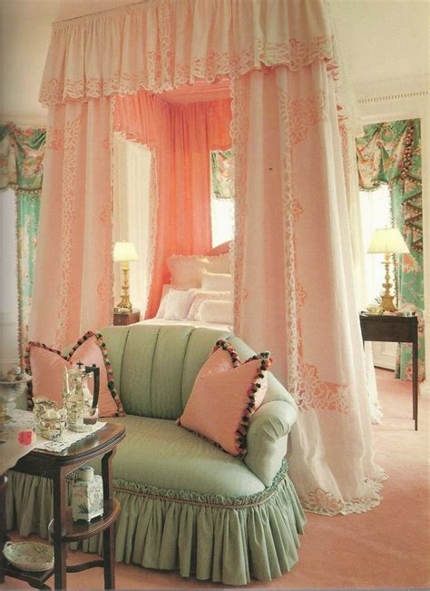Room decor in mint green is in! Eye For Design: Decorating With Mint Green
