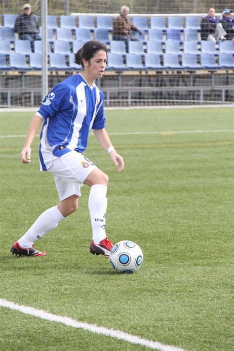Afronto esta final con muchas ganas la defensa de mataró, tricentenaria con el fútbol club barcelona, podría ganar su novena copa de la reina este domingo Una imatge: Entrevista a Marta Torrejón, RCDEspanyol