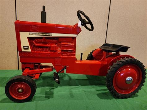 Farmall 706 Pedal Tractor Live And Online Auctions On