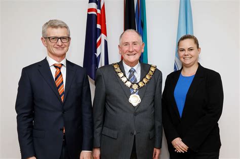 Siri play songs i'll scream in the car because time isn't real and neither am i. Councillor Bob Dwyer elected new Lord Mayor of Parramatta ...