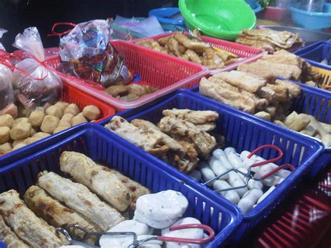 Kuey teow goreng malaysian style malaysian stir fried rice noodles street food. Journey of my life: Pasar malam