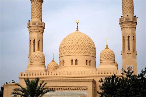 The Glorious Jumeirah Mosque in Dubai - Travel Plan Dubai