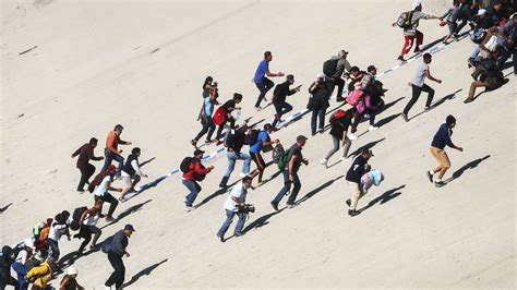 Migrants In Tijuana Run To Us Border But Fall Back In Face Of Tear Gas The New York Times