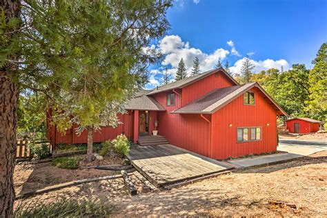 Pet-Friendly Escape w/ Game Room & Fire Pit! - Home Rental in North Fork