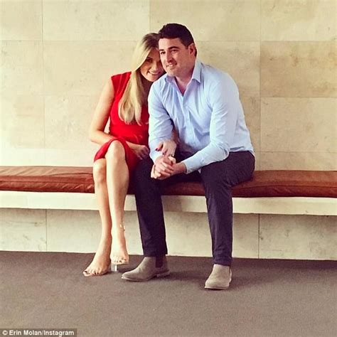 Pregnant Erin Molan Shows Off Her Baby Bump Daily Mail Online