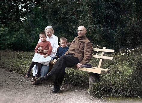 Vladimir Lenin And His Wife Nadezhda Gorki Russia 1922 В И Ленин и Н К Крупская с племянником